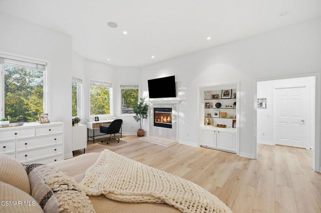 219 Baybrook Court, Lake Sherwood, CA 91361