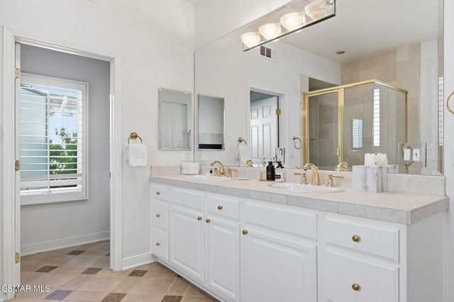 219 Baybrook Court, Lake Sherwood, CA 91361