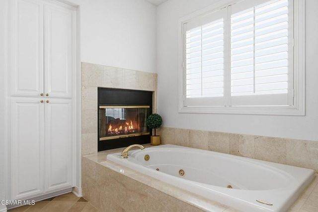 219 Baybrook Court, Lake Sherwood, CA 91361