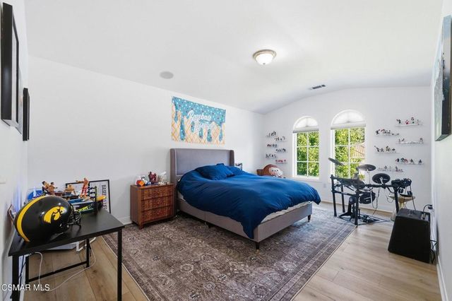 219 Baybrook Court, Lake Sherwood, CA 91361