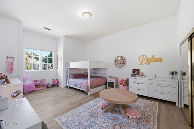 219 Baybrook Court, Lake Sherwood, CA 91361