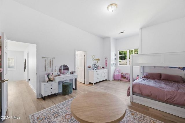 219 Baybrook Court, Lake Sherwood, CA 91361