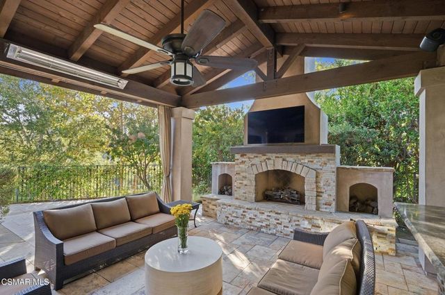 219 Baybrook Court, Lake Sherwood, CA 91361