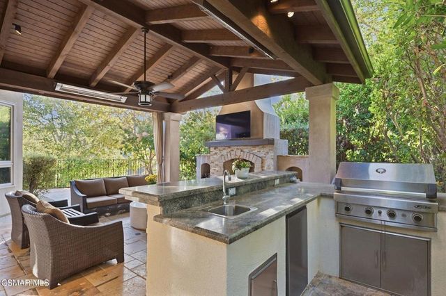 219 Baybrook Court, Lake Sherwood, CA 91361