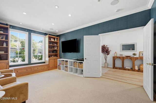 219 Baybrook Court, Lake Sherwood, CA 91361