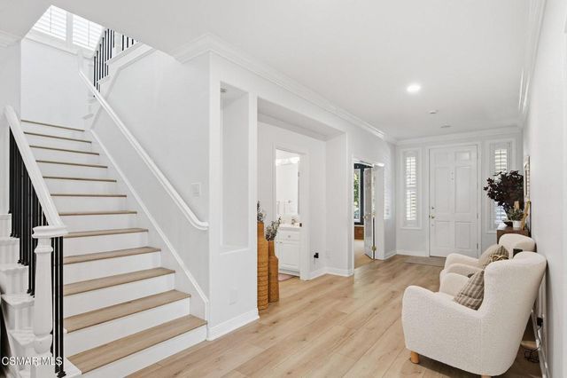 219 Baybrook Court, Lake Sherwood, CA 91361