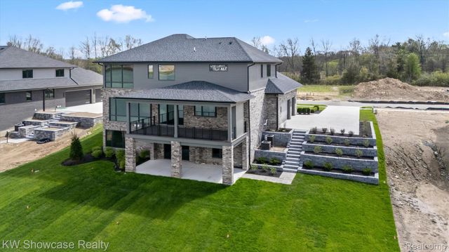 2559 Crystal Lake Drive, Commerce Charter Township, MI 48382