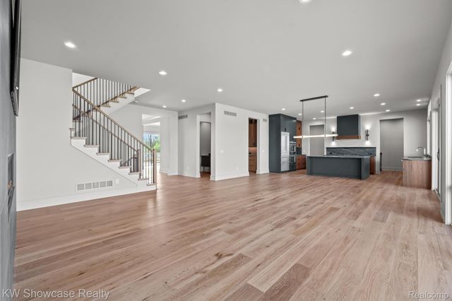 2559 Crystal Lake Drive, Commerce Charter Township, MI 48382