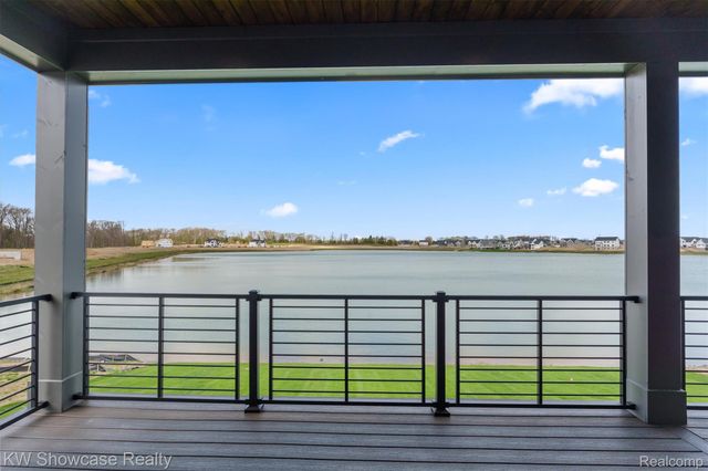 2559 Crystal Lake Drive, Commerce Charter Township, MI 48382