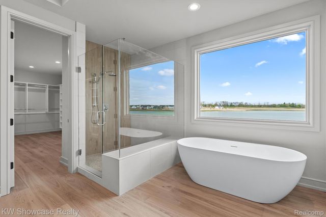 2559 Crystal Lake Drive, Commerce Charter Township, MI 48382