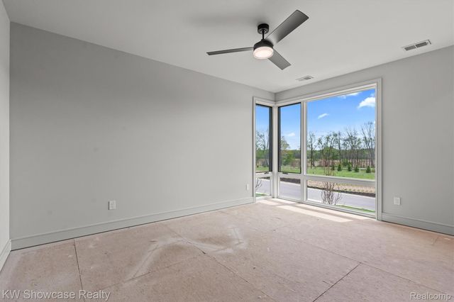 2559 Crystal Lake Drive, Commerce Charter Township, MI 48382