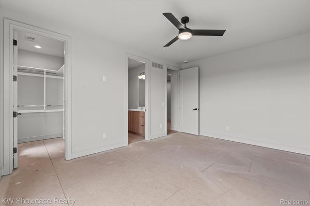 2559 Crystal Lake Drive, Commerce Charter Township, MI 48382