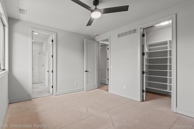2559 Crystal Lake Drive, Commerce Charter Township, MI 48382
