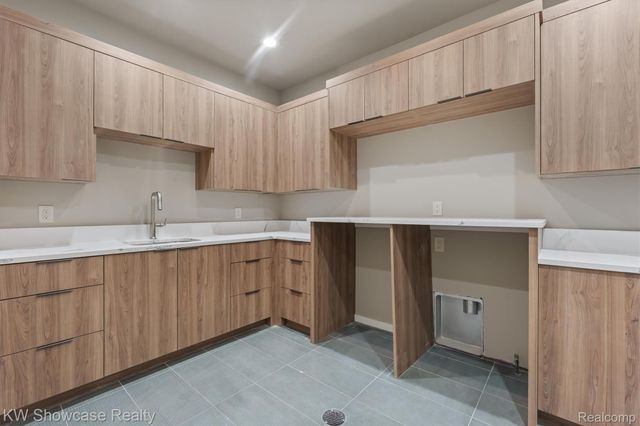 2559 Crystal Lake Drive, Commerce Charter Township, MI 48382