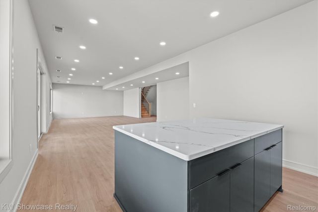 2559 Crystal Lake Drive, Commerce Charter Township, MI 48382