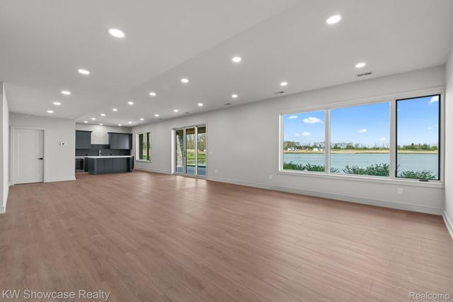 2559 Crystal Lake Drive, Commerce Charter Township, MI 48382