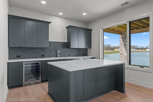 2559 Crystal Lake Drive, Commerce Charter Township, MI 48382