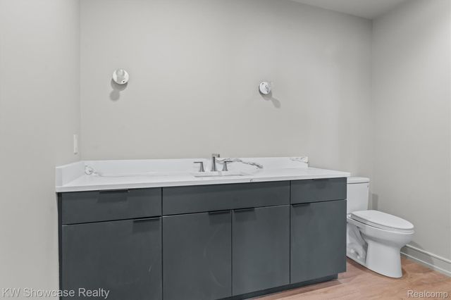 2559 Crystal Lake Drive, Commerce Charter Township, MI 48382