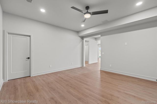 2559 Crystal Lake Drive, Commerce Charter Township, MI 48382