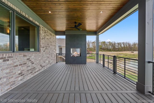 2559 Crystal Lake Drive, Commerce Charter Township, MI 48382