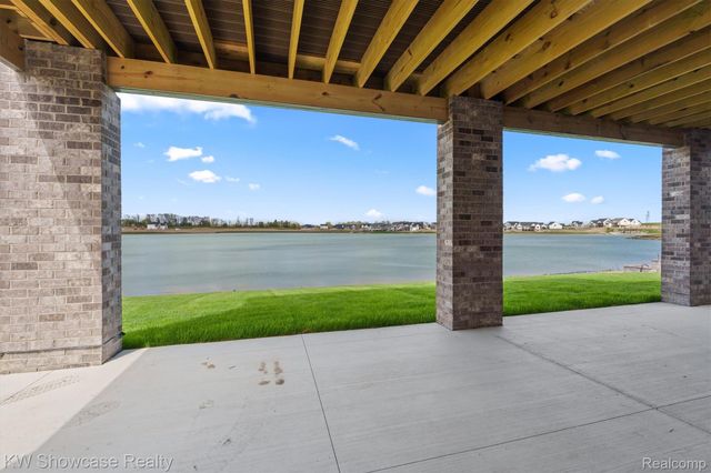 2559 Crystal Lake Drive, Commerce Charter Township, MI 48382