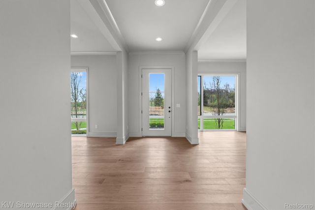 2559 Crystal Lake Drive, Commerce Charter Township, MI 48382