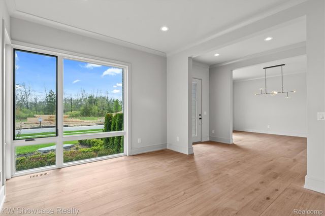 2559 Crystal Lake Drive, Commerce Charter Township, MI 48382