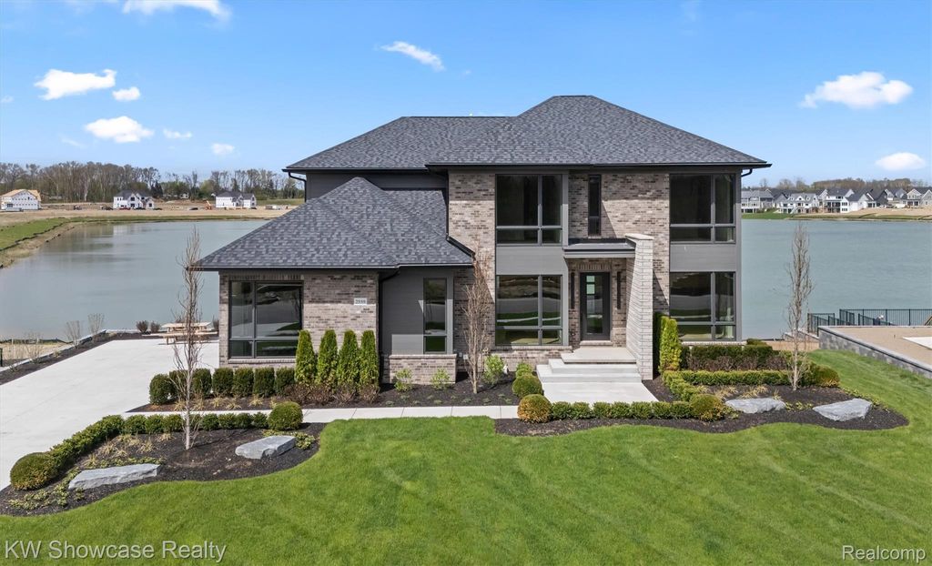 2559 Crystal Lake Drive, Commerce Charter Township, MI 48382
