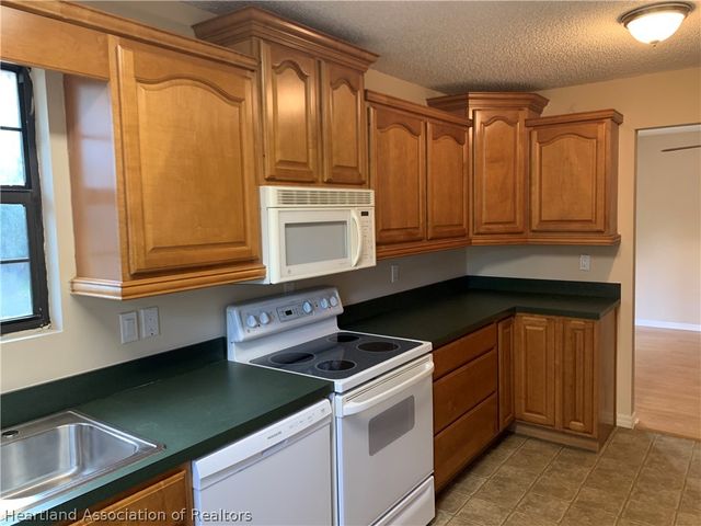 2225 N Unicorn Road, Avon Park, FL 33825