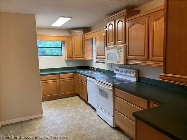 2225 N Unicorn Road, Avon Park, FL 33825