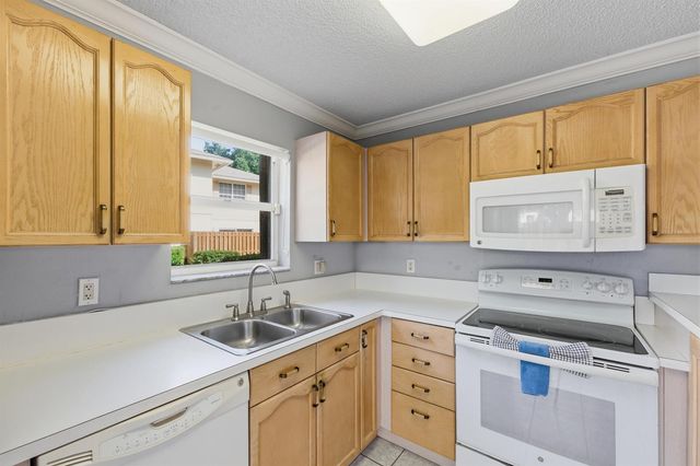 2924 SW 22nd Circle 17c, Delray Beach, FL 33445