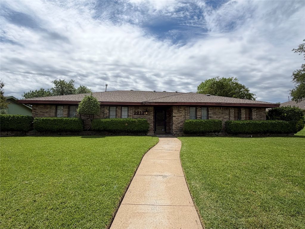 2212 Heather Hill Lane, Plano, TX 75075