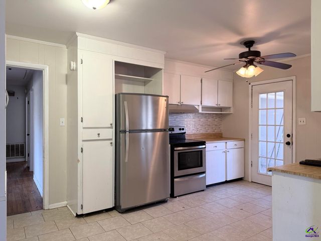 407 Collins Ave, Centerville, GA 31028