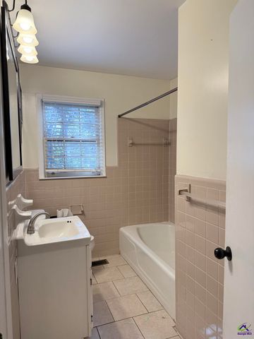 407 Collins Ave, Centerville, GA 31028