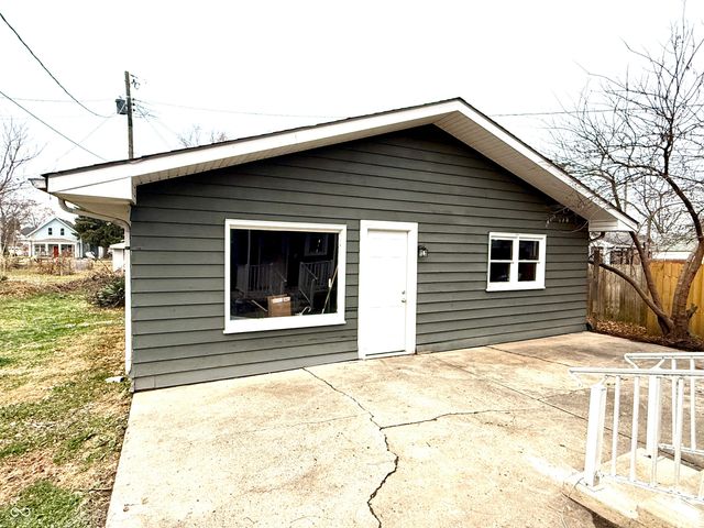 806 S 17th Street, Elwood, IN 46036