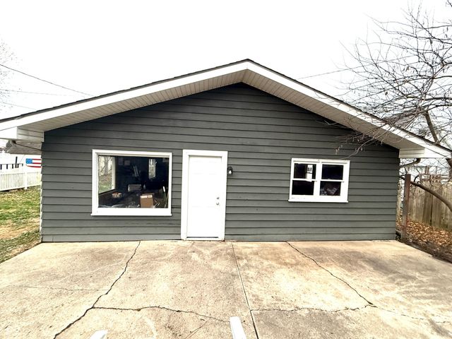 806 S 17th Street, Elwood, IN 46036