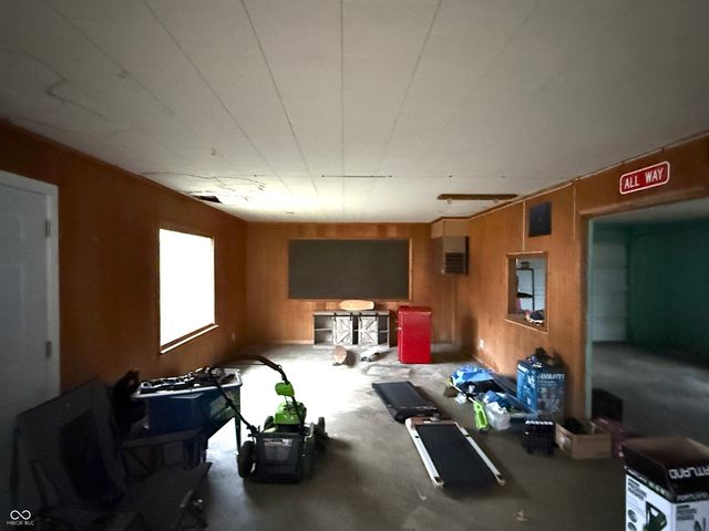 806 S 17th Street, Elwood, IN 46036