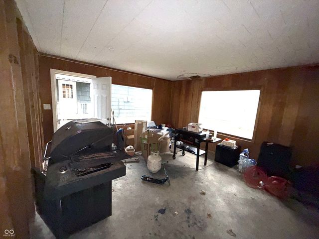 806 S 17th Street, Elwood, IN 46036