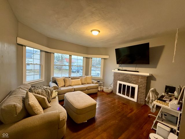 806 S 17th Street, Elwood, IN 46036