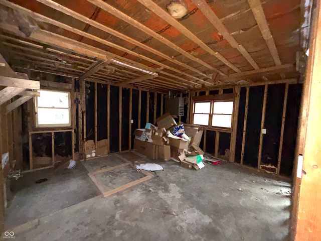 806 S 17th Street, Elwood, IN 46036