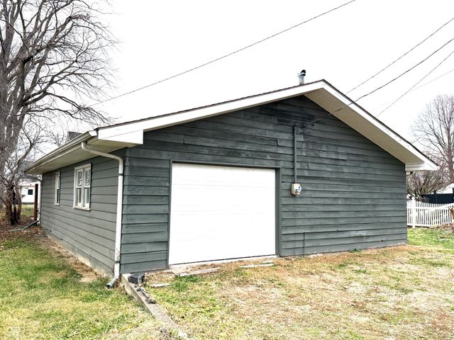 806 S 17th Street, Elwood, IN 46036