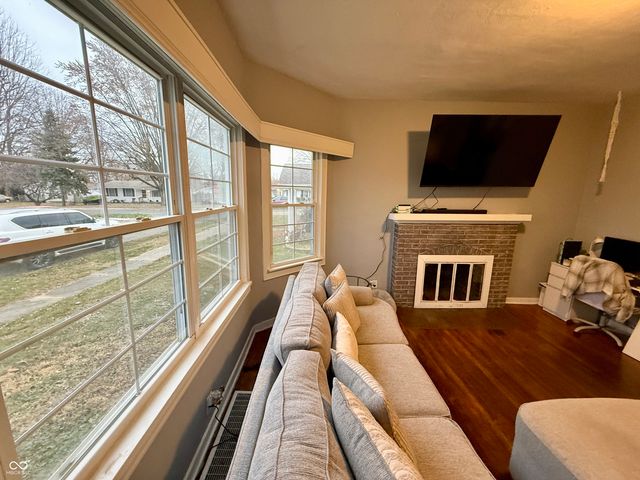 806 S 17th Street, Elwood, IN 46036