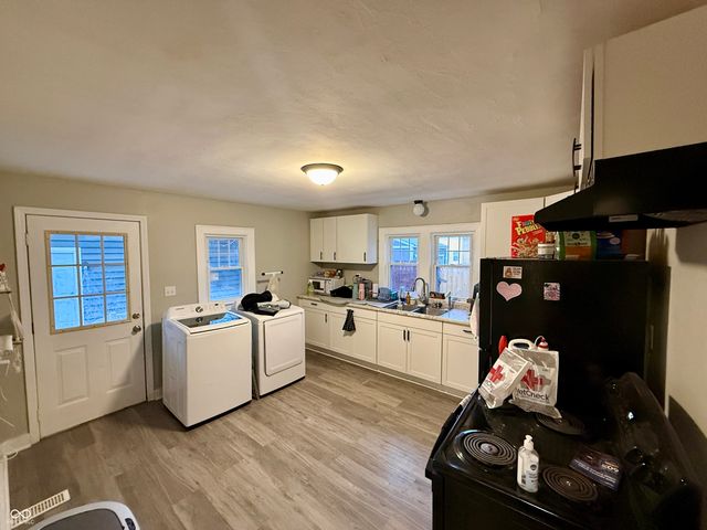 806 S 17th Street, Elwood, IN 46036