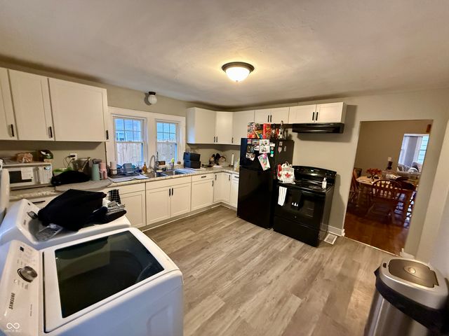 806 S 17th Street, Elwood, IN 46036