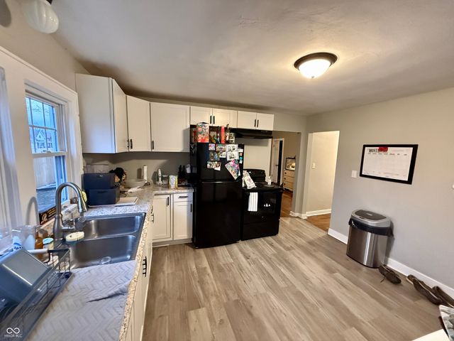 806 S 17th Street, Elwood, IN 46036