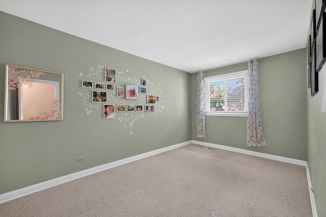 1113 Loughborough Court, Wheaton, IL 60189