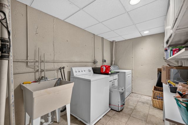 1113 Loughborough Court, Wheaton, IL 60189