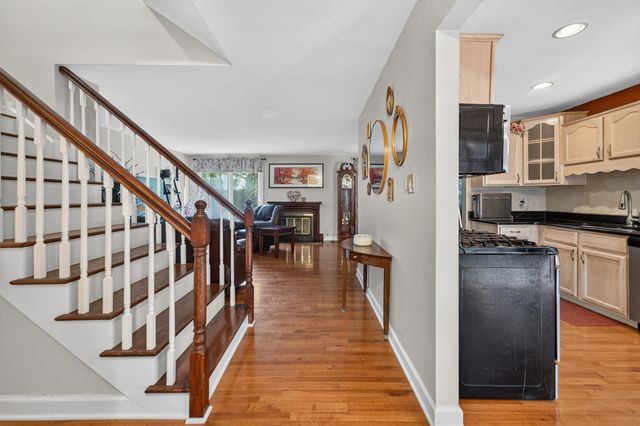 1113 Loughborough Court, Wheaton, IL 60189