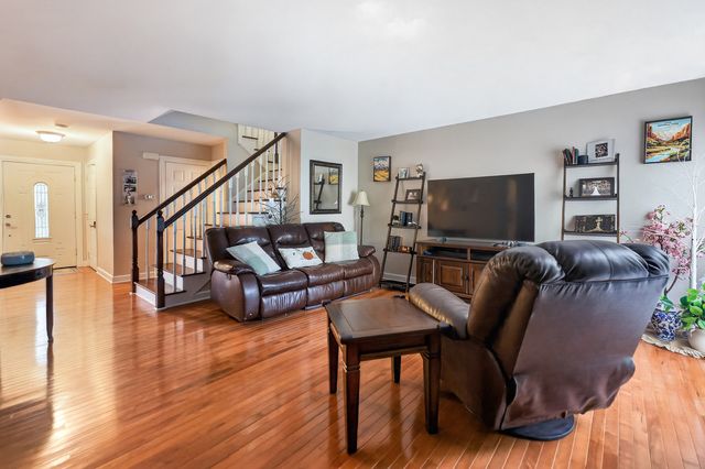 1113 Loughborough Court, Wheaton, IL 60189
