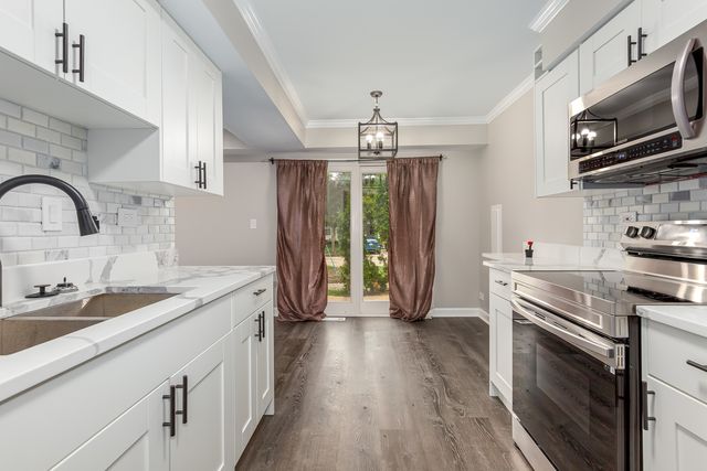 2212 Cardinal Court, Schaumburg, IL 60194